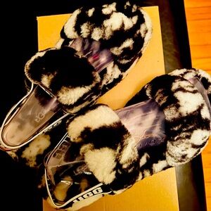 Women’s Oh Yeah Marble UGG sandals size 8 BRAND NEW IN THE BOX WITH TAGS!